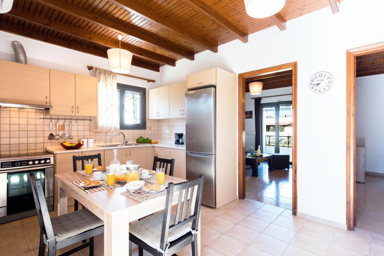 Cozy Family Friendly With Large Garden Close To Beaches - Dirella Apartment