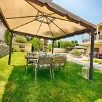 Cozy Family Friendly Apartment With Large Garden Close To Beaches - Dirella